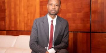 De la méthode cartésienne au décryptage initiatique : l&rsquo;éloge de la gouvernance de Paul Biya sous la plume de Charles Ebune