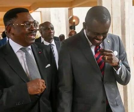 Rivalité présumée au sommet de l&rsquo;État camerounais : l&rsquo;image forte de Ferdinand Ngoh Ngoh et Oswald Baboké au Palais de l’Unité