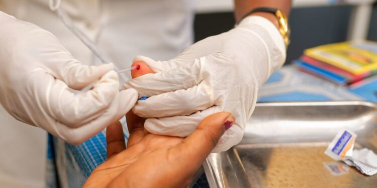 Lutte contre le VIH-Sida en Afrique : les avancées médicales menacées par la chute des financements